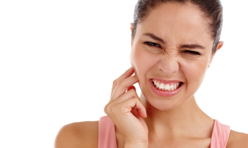 Featured image for “5 Reasons Why Your Jaw Might Hurt on One Side”